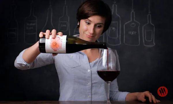 三分钟教你学会喝红酒的正确方式 红葡萄酒怎么喝
