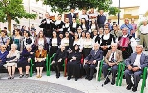 英国新婚夫妇年龄总和超194岁 世界最老新婚夫妇
