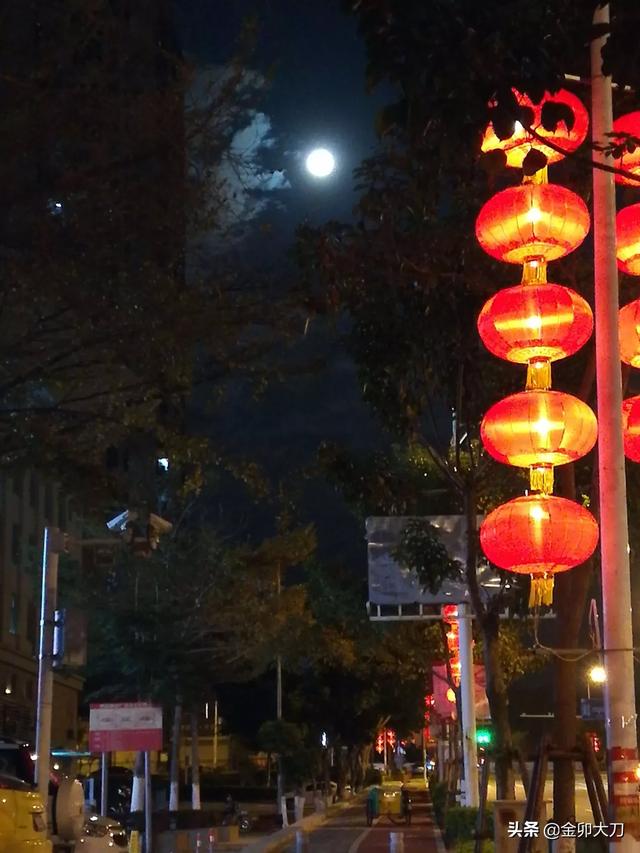 元宵节到了，俗语“八月十五云遮月，正月十五雪打灯”啥意思？