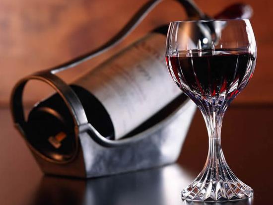 喝了紅酒怎么解酒最好？正常女性喝多少紅酒會醉？