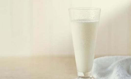 感冒時可以喝牛奶嗎？腎病患者可以喝牛奶嗎？