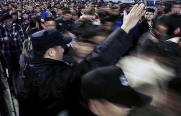 有錢沒錢回家過年，盤點歷年春節春運中讓人淚奔的瞬間！