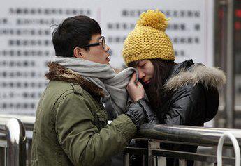 有錢沒錢回家過年，盤點歷年春節春運中讓人淚奔的瞬間！