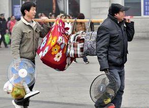 有錢沒錢回家過年，盤點歷年春節春運中讓人淚奔的瞬間！