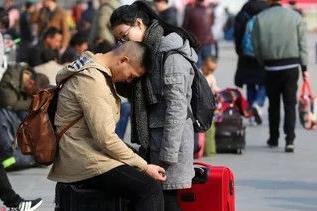 有錢沒錢回家過年，盤點歷年春節春運中讓人淚奔的瞬間！