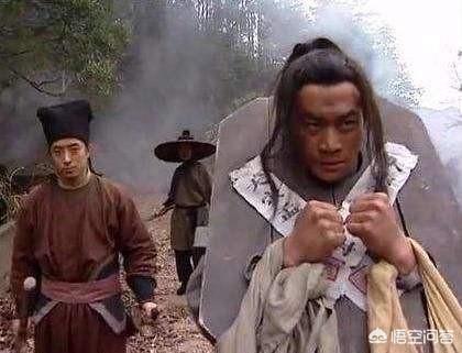 很多人都說武松梁山刀法第一，武松和林沖比武，誰更勝一籌？