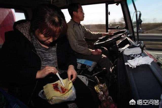 村里跑大半挂的买了楼房轿车，还是全款，跑长途货运很赚钱吗?