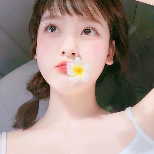 如何以“傾城佳麗”四個字作一首藏頭詩？