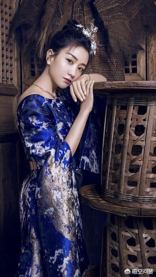 上聯(lián)：人在隔樓如萬里，下聯(lián)如何對？