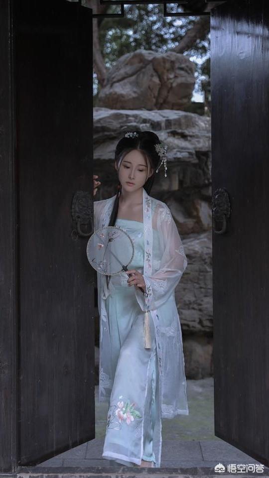 上聯(lián)：人在隔樓如萬里，下聯(lián)如何對？