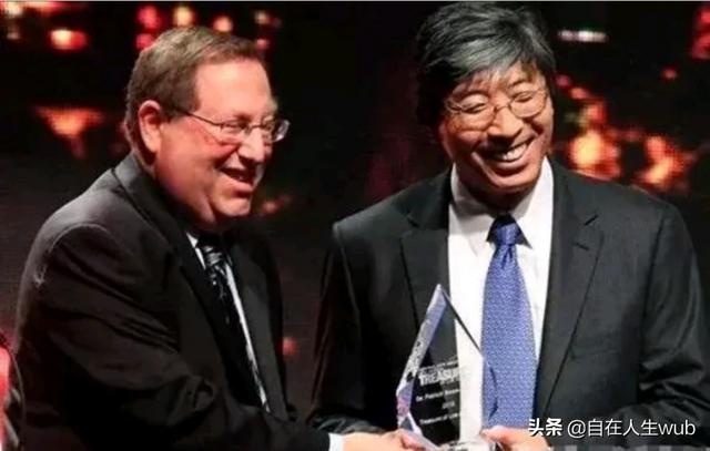 如何看待头条一堆人谴责华人首富黄馨祥入美国籍，捐款美国的事？