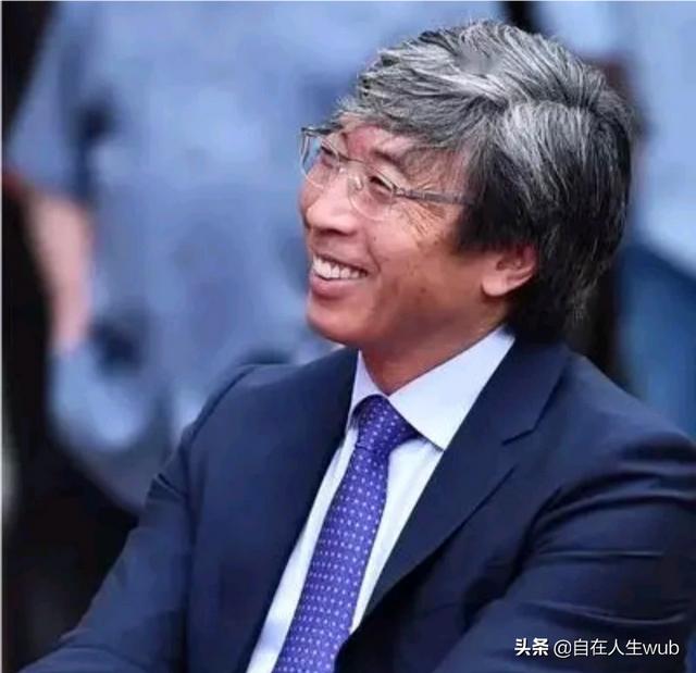 如何看待头条一堆人谴责华人首富黄馨祥入美国籍，捐款美国的事？