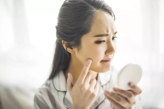 摆脱面若桃花不能急 如何快速去掉红血丝