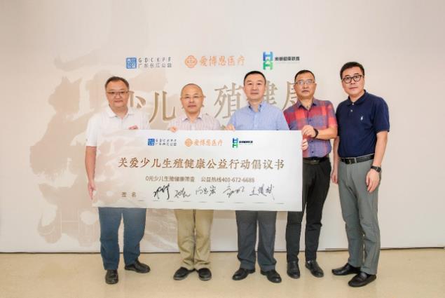 无创气囊扩张非手术治疗,男孩包茎干预又一选择