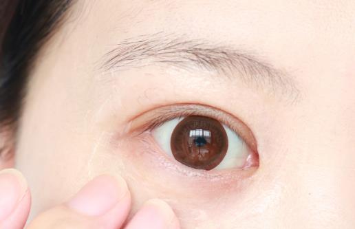 敷眼神物去黑眼圈見效快 快速去除女人黑眼圈的秘密