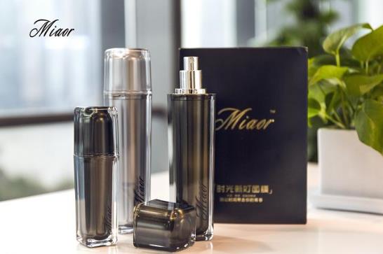 大牌太贵、小牌质量没保证,如何破局?这家公司立志成为化妆品中的“小米”