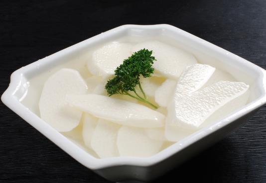 山药切断后发绿霉还能吃吗？山药削皮后变成紫色的是有毒吗？