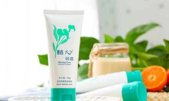 协和硅霜和硅e乳哪个好 ​协和硅霜可以长期擦脸吗