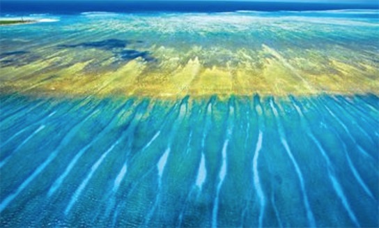 西沙群岛附近的海水清澈透明 中国最美的海岛
