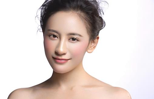 做完美裸妆达人 气垫CC霜的正确使用