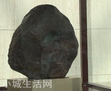 价值60亿天价奇石是阴阳石还是鸡血石?