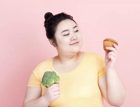 为什么有些人吃的不多也会胖？减肥时如何科学地控制饮食？