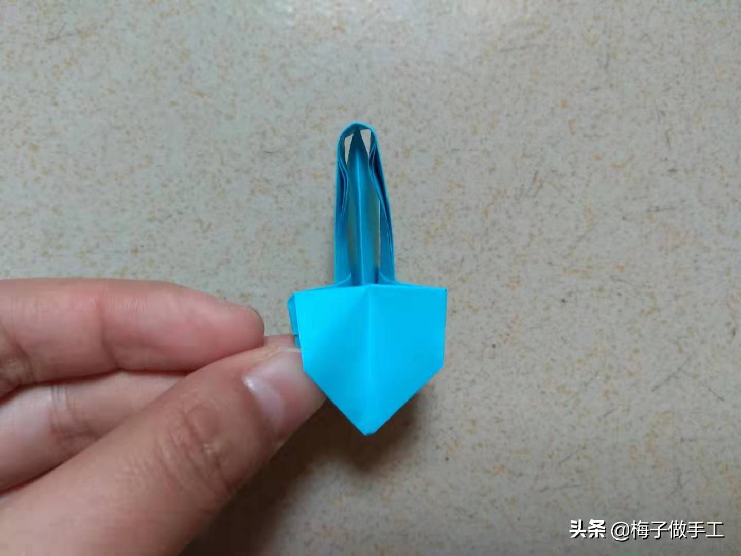 用一张纸折简单花篮 花篮的折法