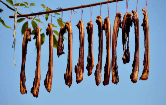 腊肉可以保存多久 腊肉腌制前烧皮吗