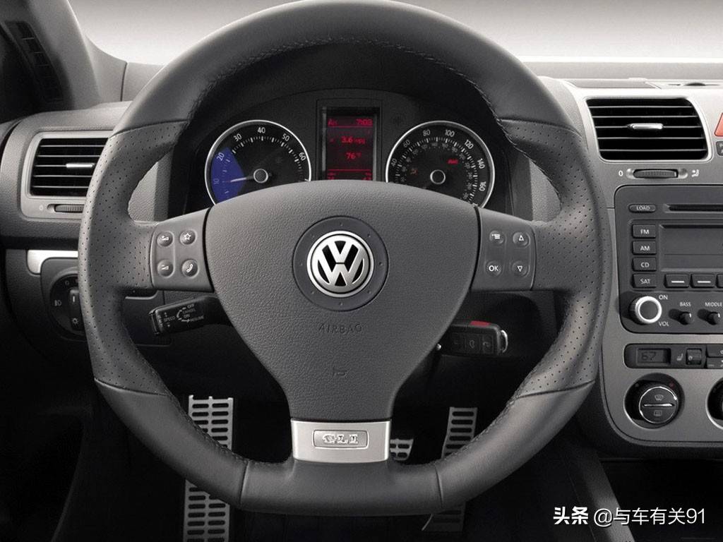 怎样正确把握方向盘？ 怎样打方向盘