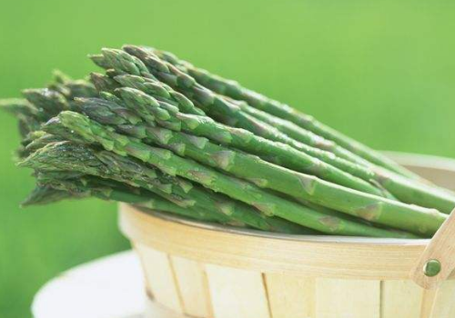 蘆筍沒(méi)炒熟吃會(huì)怎么樣 開(kāi)水入鍋還是冷水