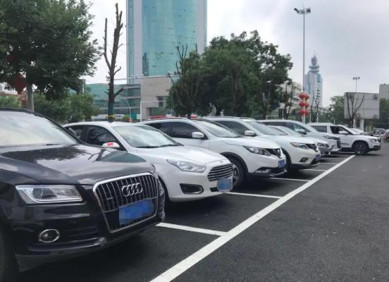 有人乱停车可以叫交警拖车吗?车停路边被拖走了怎么处理