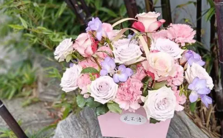花泥是什么材料做的 鲜花插花泥里能活多久