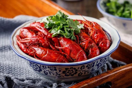 吃小龙虾不能吃什么 吃了啤酒烧的小龙虾能吃白加黑吗