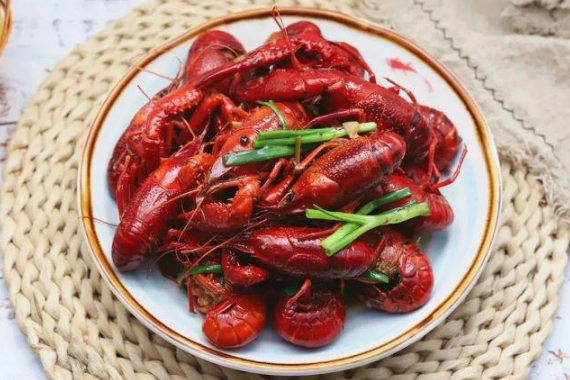 吃小龙虾不能吃什么 吃了啤酒烧的小龙虾能吃白加黑吗