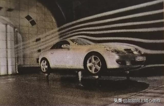 为什么小汽车的玻璃是斜的大客车是直的?