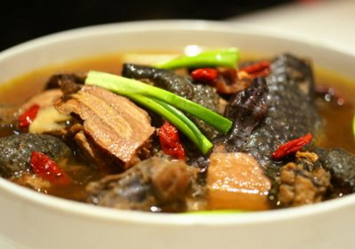 何首乌可以炖鸡吗 炖乌鸡的功效