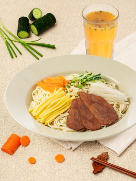 每一口都是冰爽透心 炎炎夏日吃这碗冷面/凉面