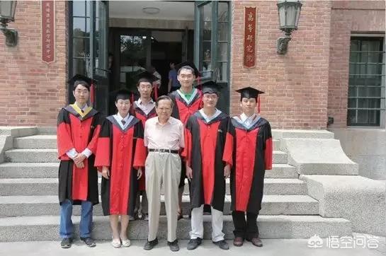 杨振宁回国后为国家做过什么贡献？对此你怎么看？