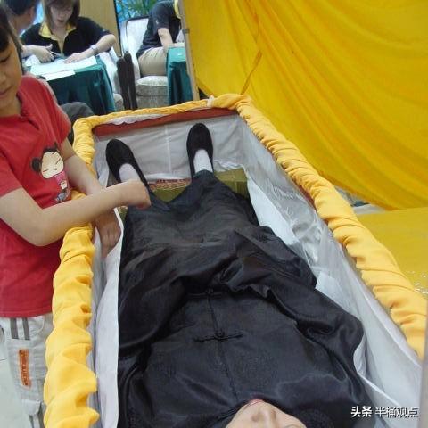 人死后，会清理遗体内的大便吗，还是让大便留在体内，直接埋葬？