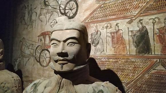 霍金生前预言秦始皇还活着,你认为有多大的可能性?