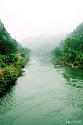 長江每年多少泥沙入海?如上海的崇明島，每年面積還在變大嗎？