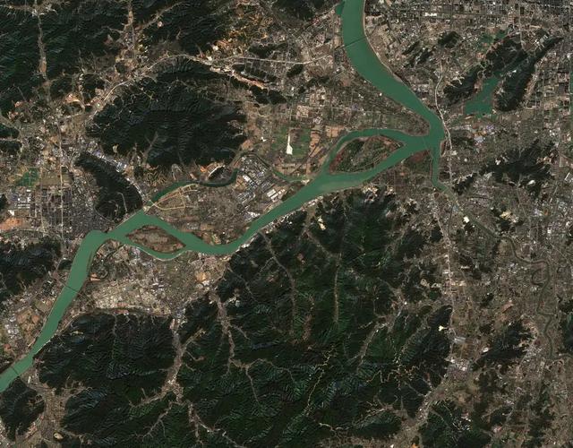 杭州湾为什么没有像长江出海口一样淤土成陆？