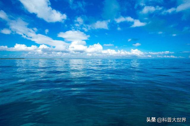 木星的两极为什么是蓝色的?