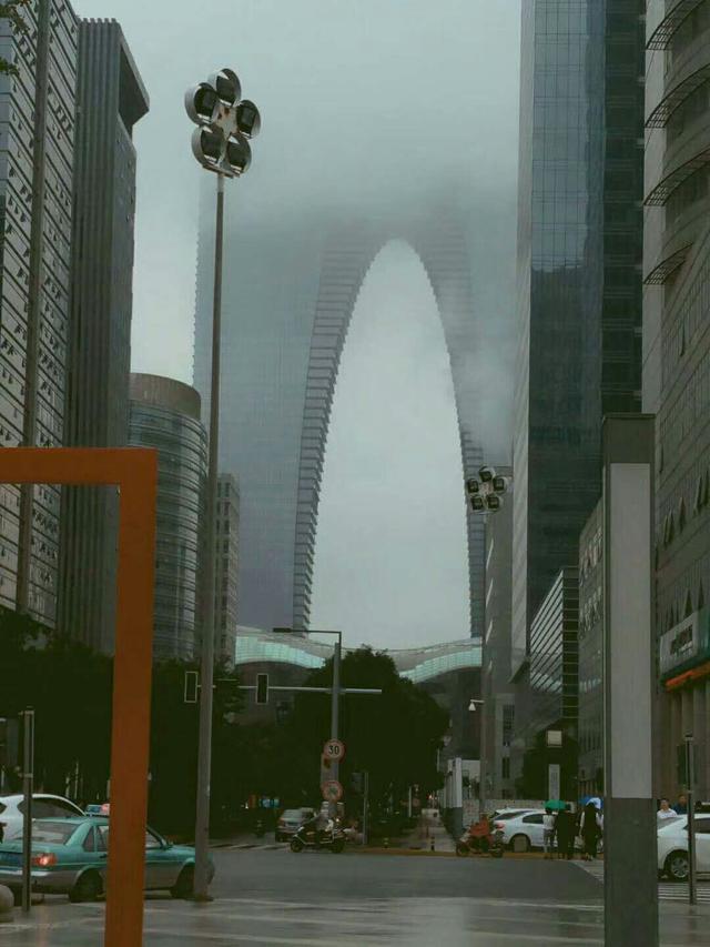 什么东西可以逃离黑洞?