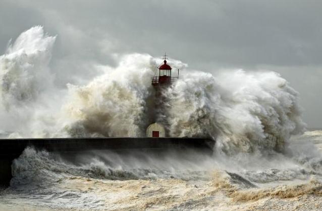 海底地震是怎么引发海啸的?为什么海浪会那么高?