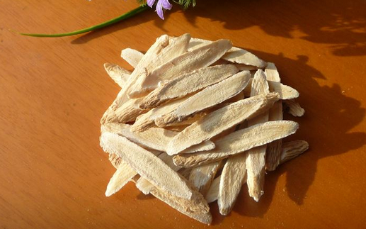 黄芪泡水喝上火吗 上火怎么办