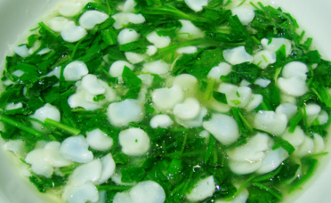 荠菜叶子上有黑点可以吃吗 吃多了会怎样