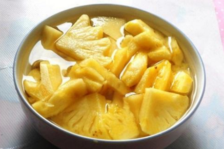 泡菠萝用热水还是冷水 过敏用什么水