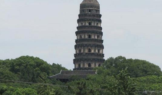 虎丘塔斜度2゜40’ 中国倾斜度最大的砖塔
