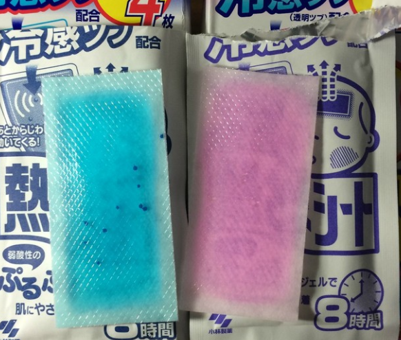小林退热贴怎么使用 蓝色和粉色的区别